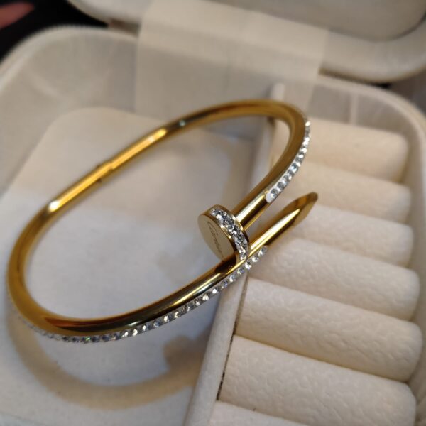 Zirconia Nail Handcuff